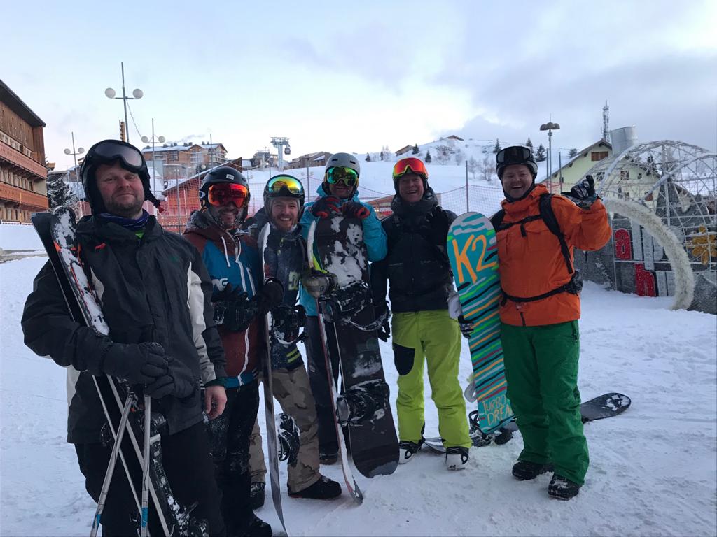 Celebrating a special occasion? Here’s why skiing makes for great group holidays!