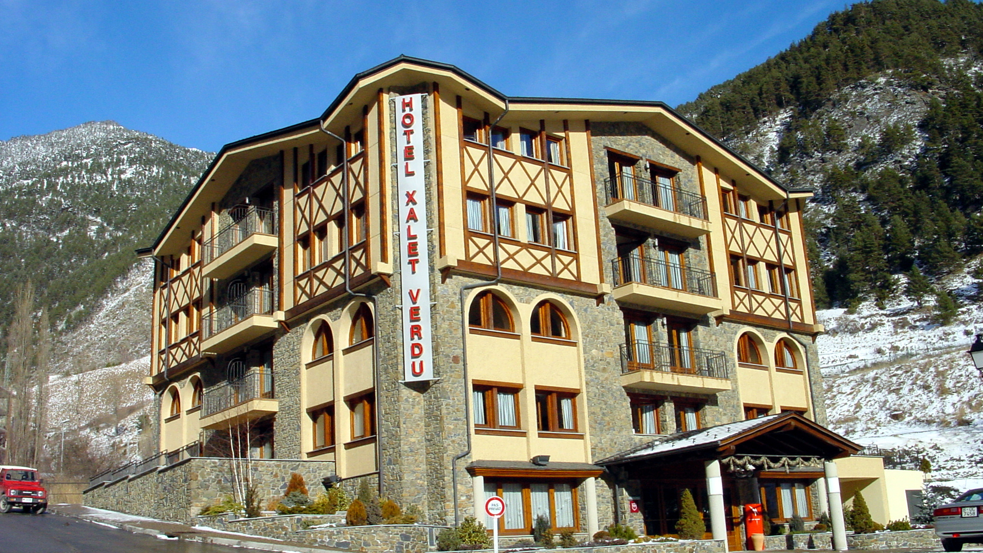 Hotel Xalet Verdu Arinsal Exterior Building