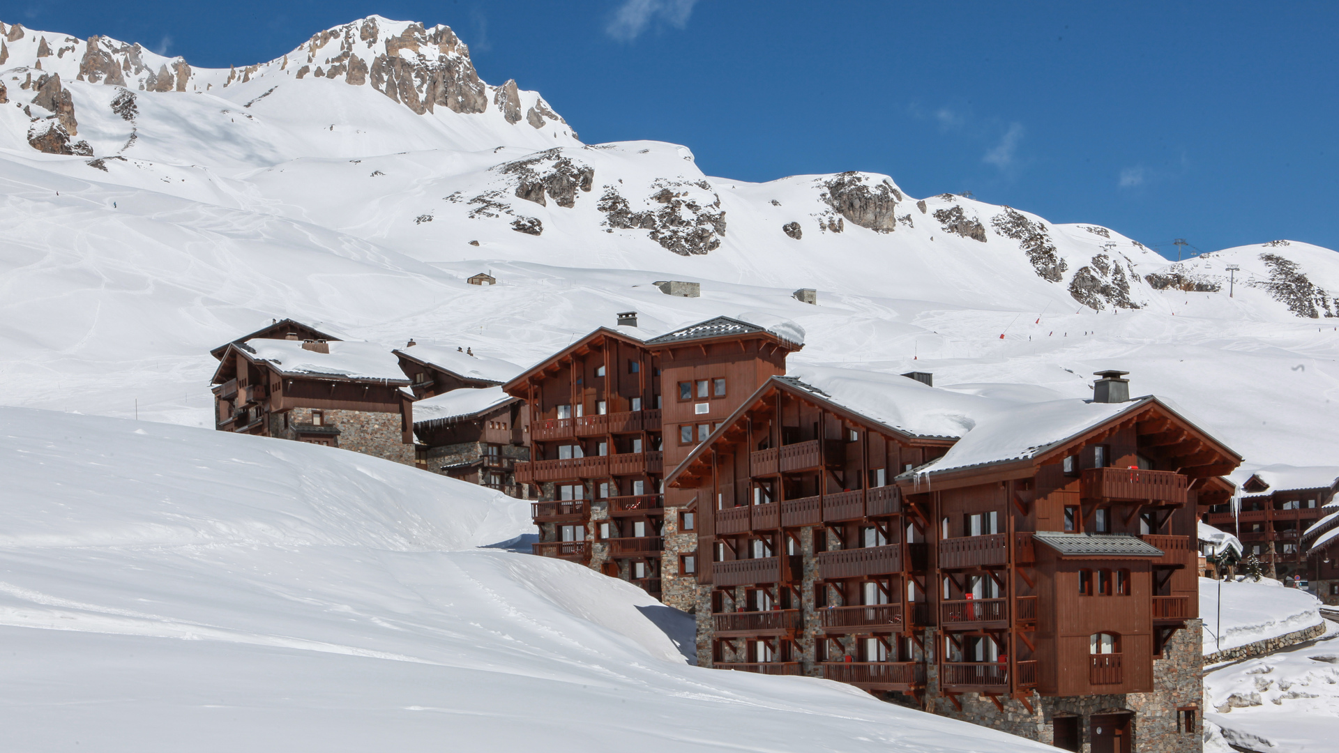 Village Montana Apartments Tignes Exterior Piste Side Location