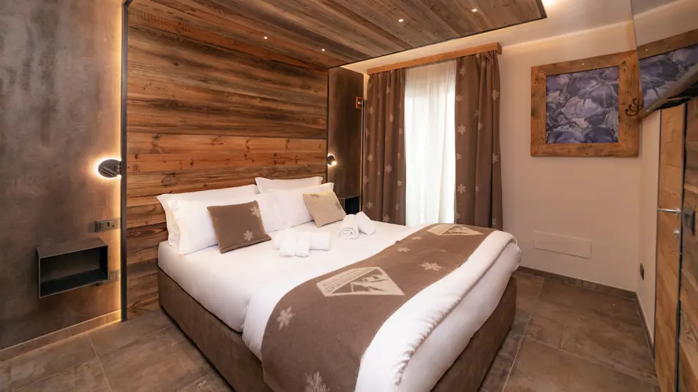 Inghams Italy Via Lattea Sauze D'oulx Hotel Avalanche Standard Bedroom (2) [1]