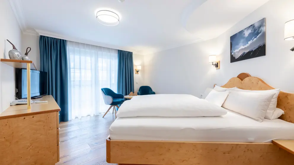 Hotel Jagerhof Ischgl Example Bedroom Copyright Manuelpaul.Com 3 [2]