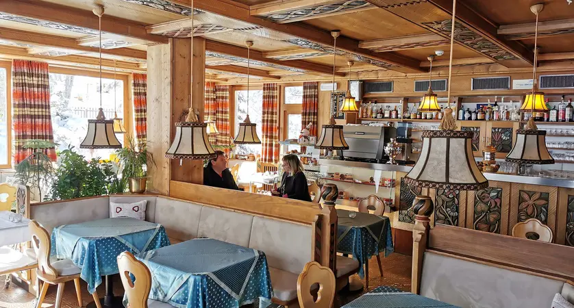 Hotel La Plaza, Corvara, Bar [2]