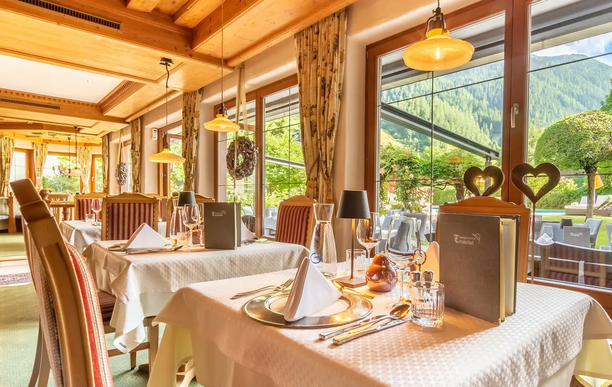 Alpenhotel Tirolerhof Neustift Dining Area