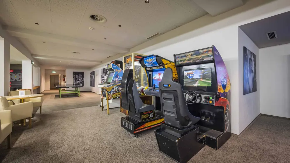 Alpenpark Resort Seefeld Davidjohansson Sports Pub Games Room [6]