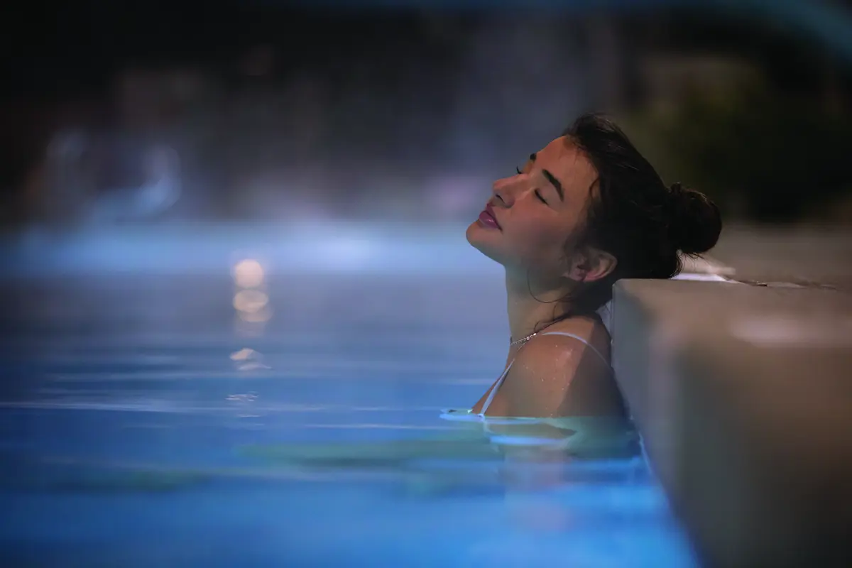 Pan Pacific Village Centre Hotel Whistler Canada Pool (2)