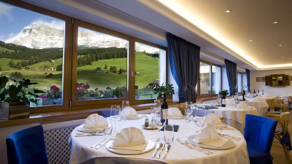 Inghams Italy Dolomites La Villa Hotel La Villa Restaurant [1]