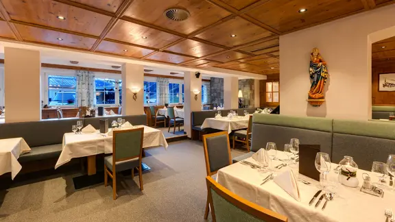 Hotel Jagerhof Ischgl Dining Area