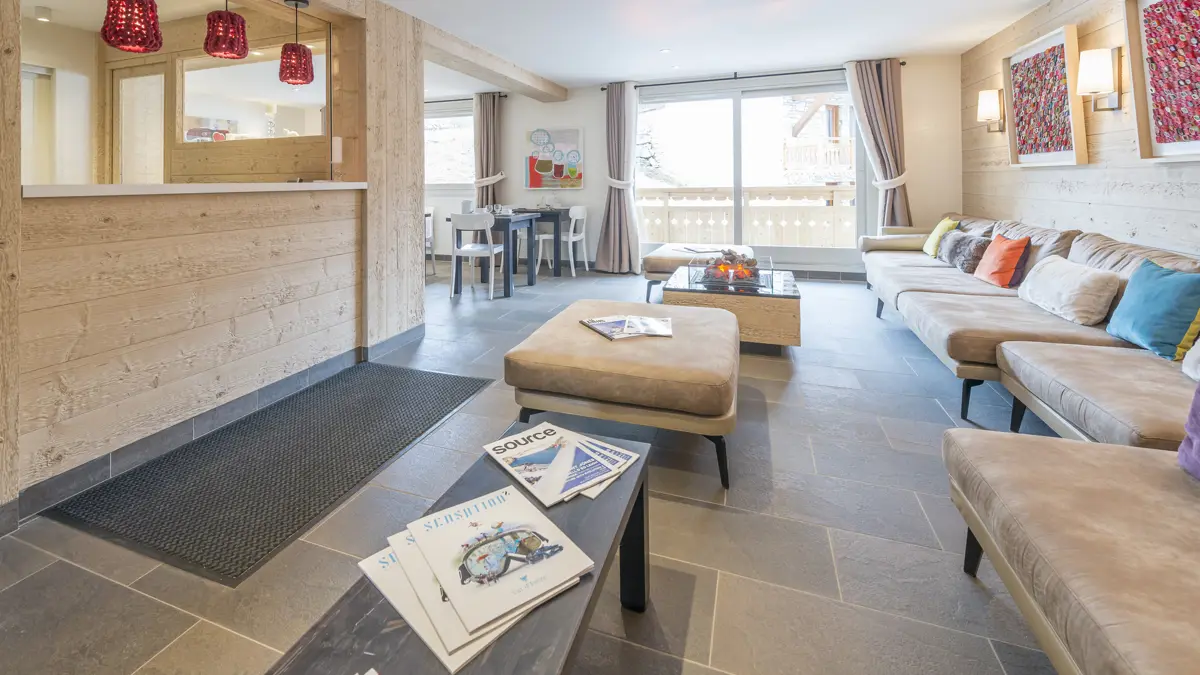 Les Chalets Du Jardin Alpin Val D'isere Reception 2