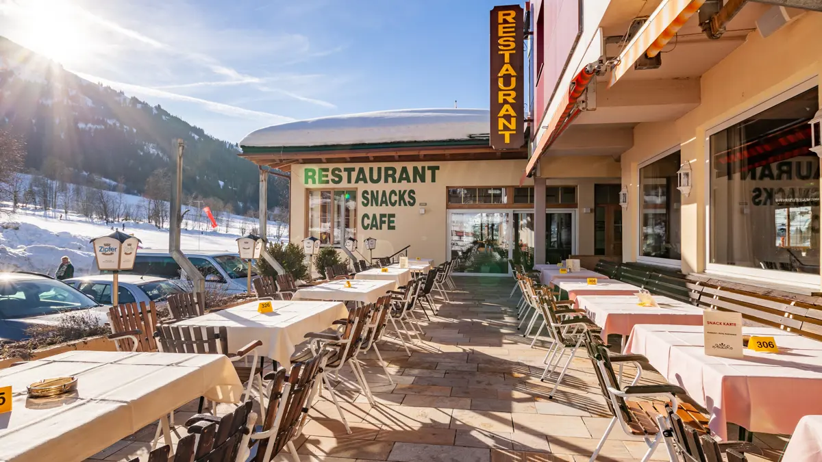 Hotel Harfenwirt Niederau Terrace (2)