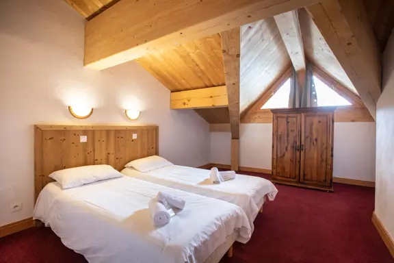 Twin bedroom