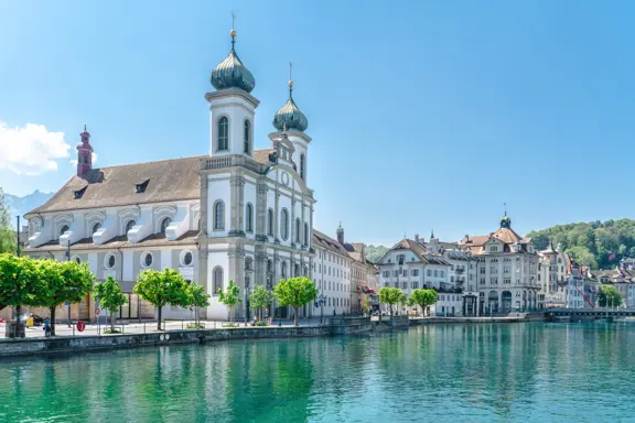 Jesuit Church and River Reuss ©Luzern Tourismus/Laila Bosco