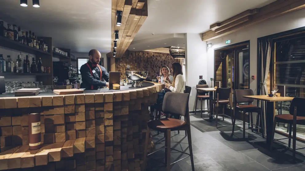 Hotel Alparena La Rosiere Bar [6]