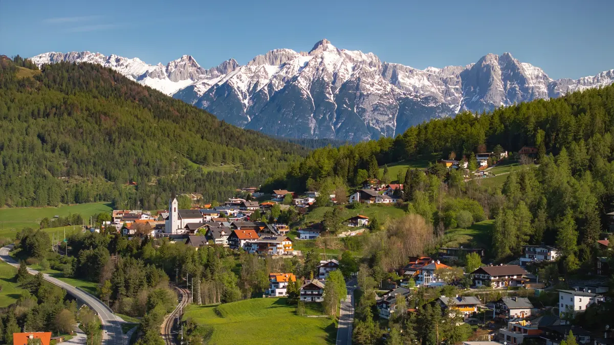 Seefeld with views of Wetterstein mountains ©Region Seefeld