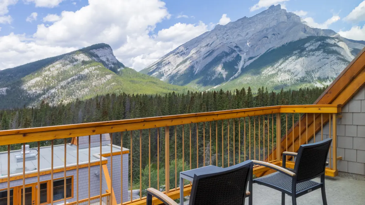 Hotel Canoe And Suites Banff Superior Suite Mountain View (2)