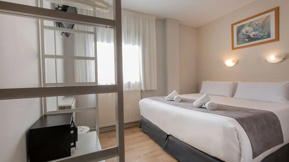 Hotel Camelot Pas De La Casa Double Bedroom