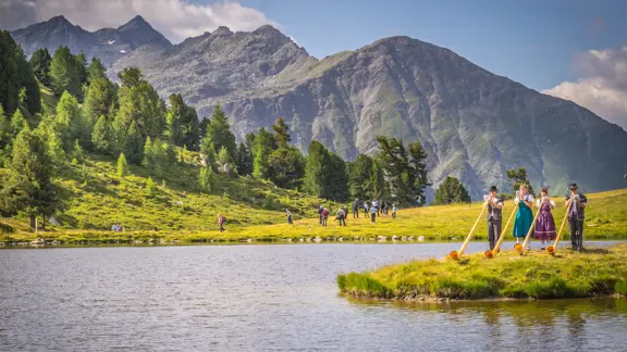Alphorns at Lac Noir, Nendaz (Copyright: Florian Bouvet Fournier)