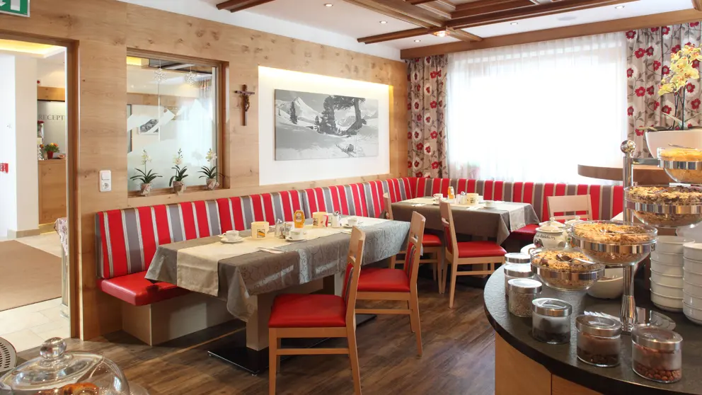 Hotel Binta Garni Ischgl Dining Room [1]