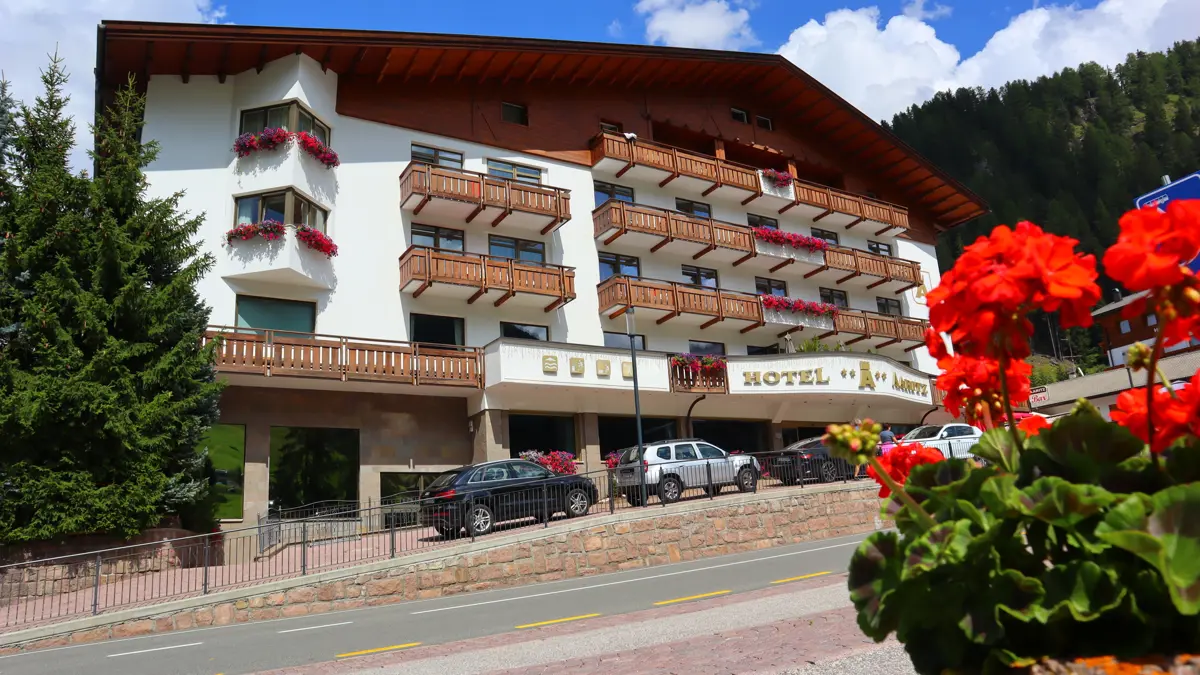 Inghams Italy Dolomites Selva Hotel Aaritz Exterior