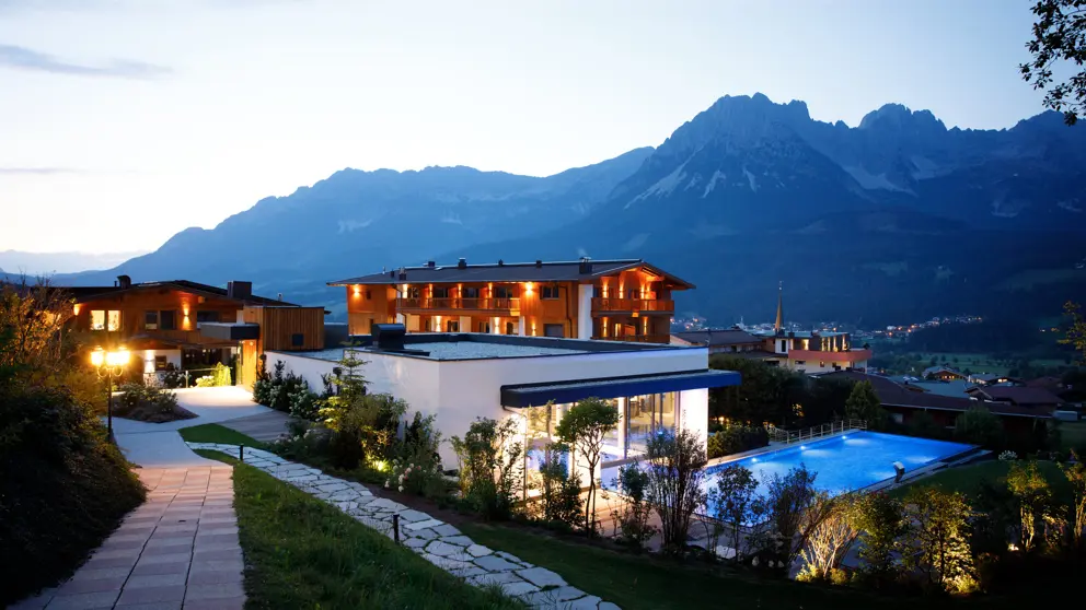 Hotel Der Bar Ellmau Hotel Exterior In The Evening