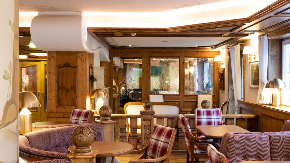 Inghams Italy Dolomites Canazei Hotel Medil Lounge 2 [7]