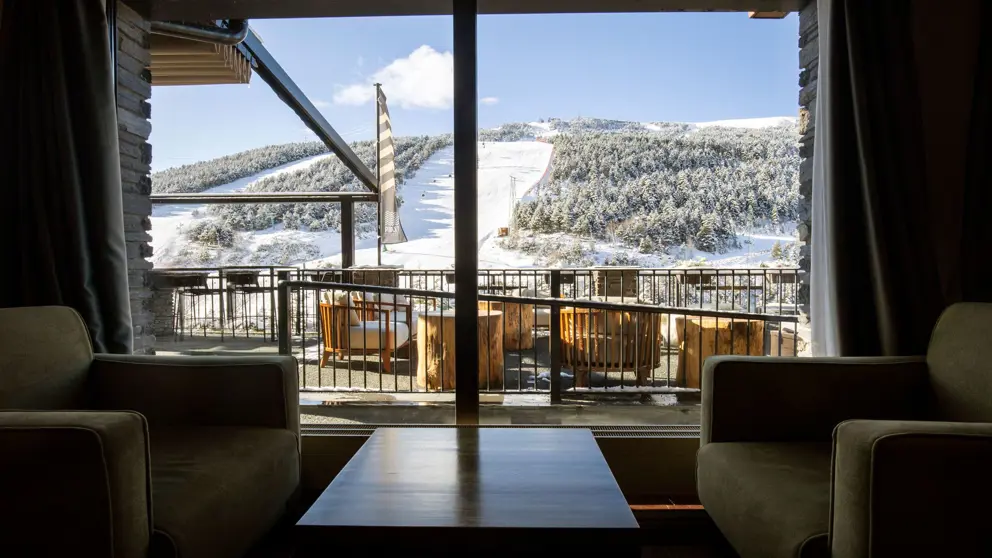 Hotel Piolets Bar Lounge [1]