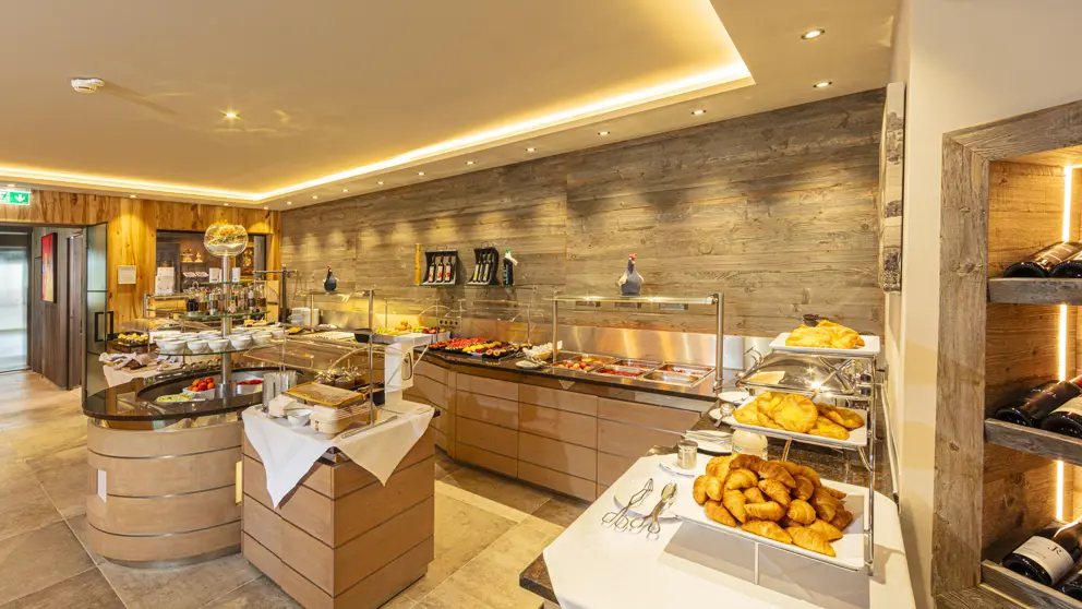 Aktivhotel Schweizerhof Kitzbuhel Buffet Copyright Martin Raffeiner [5]