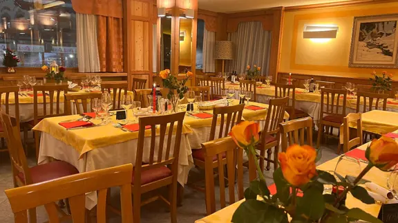Hotel Breuil Cervinia Italy Dining Room (6)