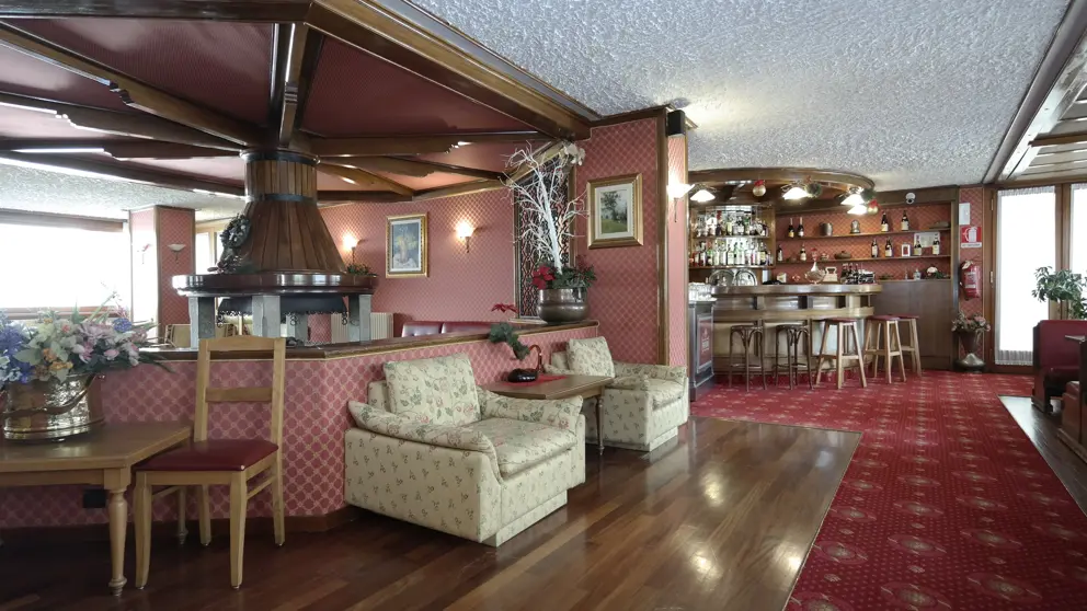 Inghams Italy Aosta Valley Cervinia Hotel Breuil Bar [8]