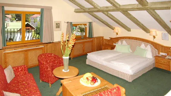 Double room with lounge area