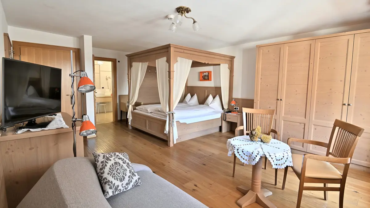 Inghams Italy Dolomites Kronplatz Hotel Monte Paraccia Superior Bedroom 1