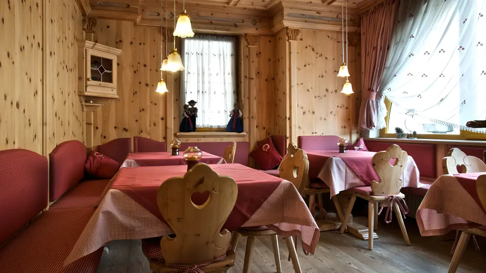 Inghams Italy Dolomites Arabba Hotel Garni Serena Restaurant [2]