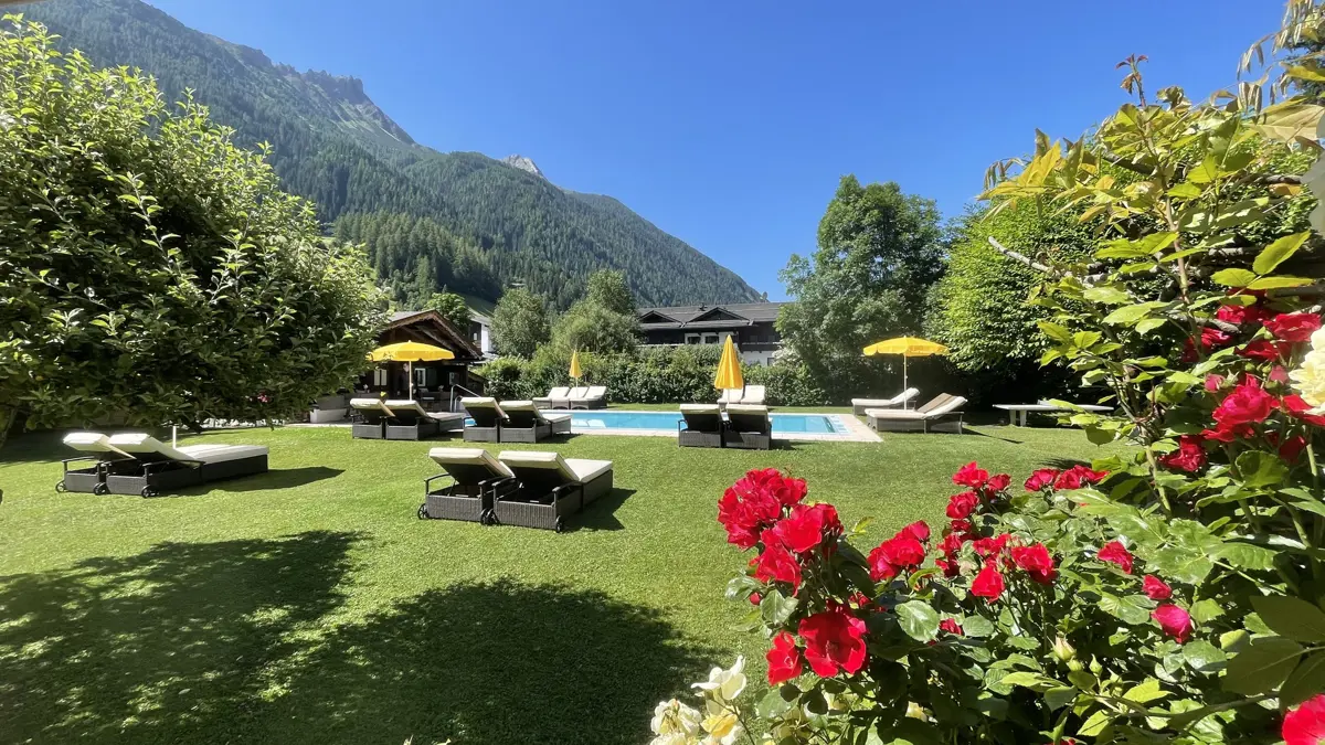 Alpenhotel Tirolerhof Neustift Pool Garden