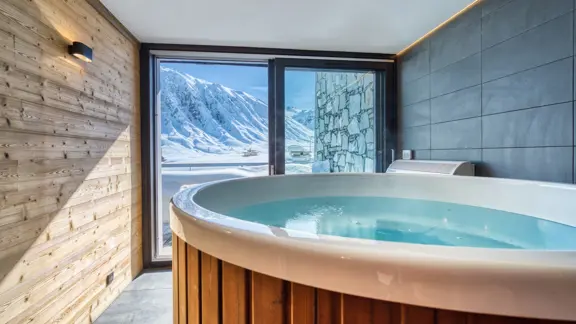 Chalet Arktic Tignes Hot Tub 3