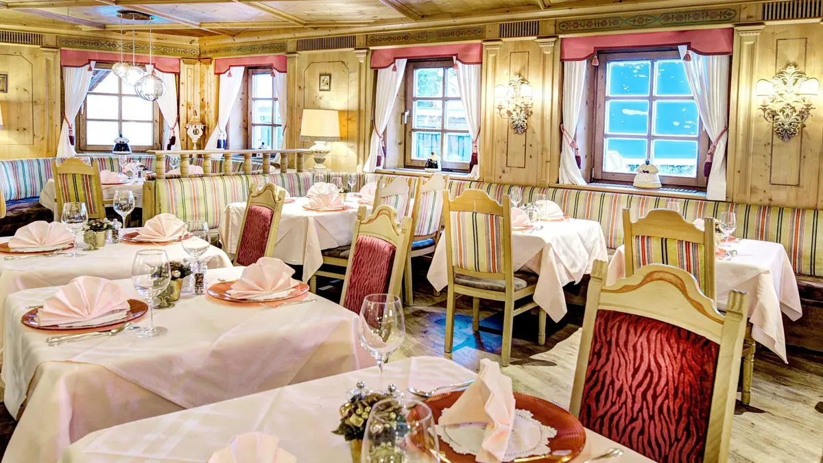 Hotel Bauer Saalbach Dining Room (2)