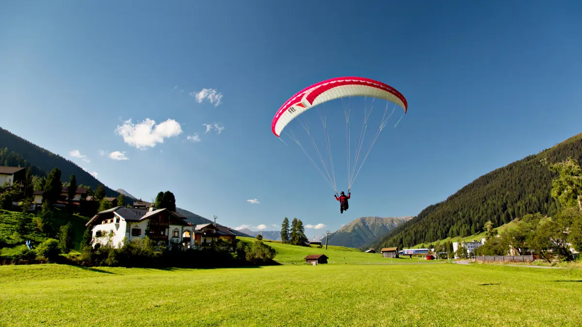Jakobshorn Paragliding Copyright Destination Davos Klosters Martin Heckmeier Www.Air Davos.Ch (1)