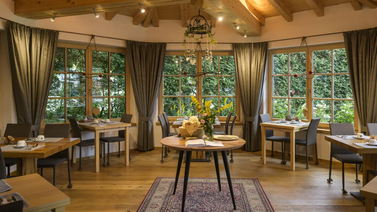 Hotel Flora Ellmau Dining Room