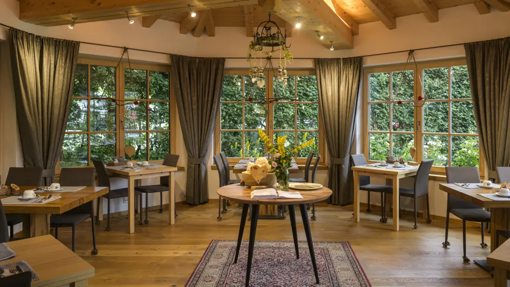 Hotel Flora Ellmau Dining Room [2]