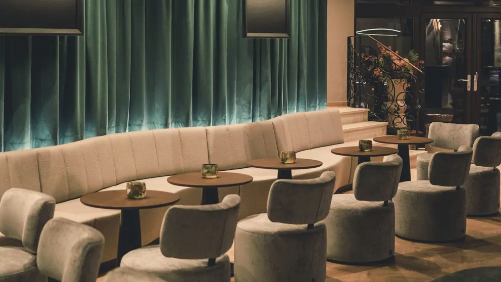 Hotel Neue Post Zell Am See Lounge [2]