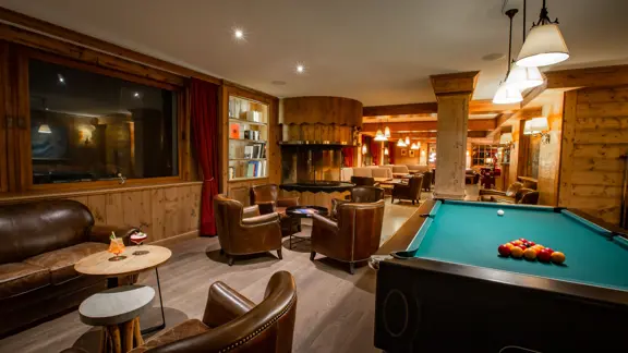 Hotel Champs Fleuris Bar Area