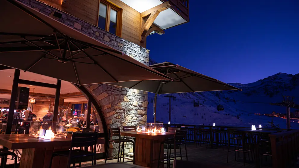 Hotel Levanna Tignes Bar Le Pompon Terrace.Jpg. [9]