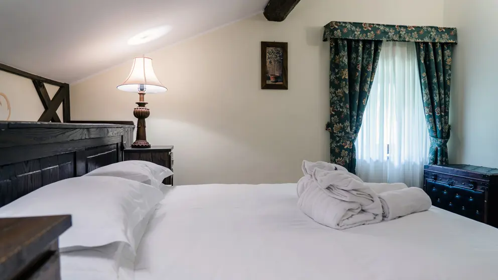 Inghams Italy Monterosa Gressoney Chalet Du Lys Classic Bedroom