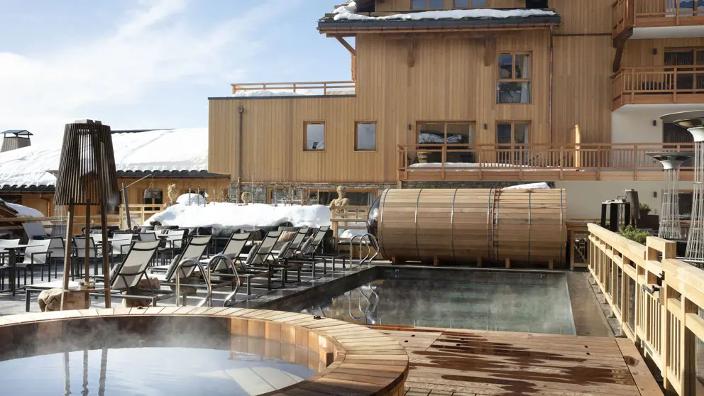Grandes Rousses Hotel And Spa Alpe D'huez Outdoor Pool And Spa Area [2]