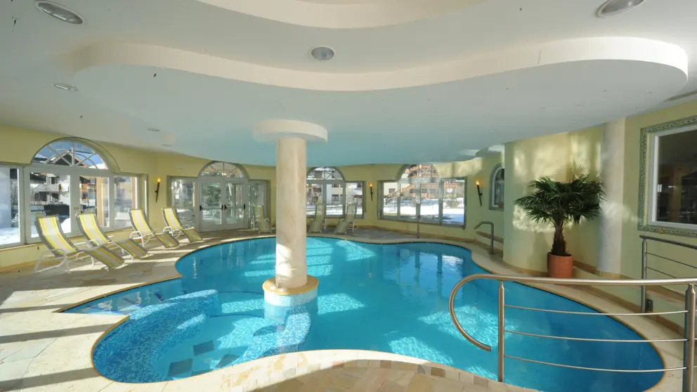 Hotel Canada Pinzolo Madonna Di Campiglio Swimming Pool 2 [7]