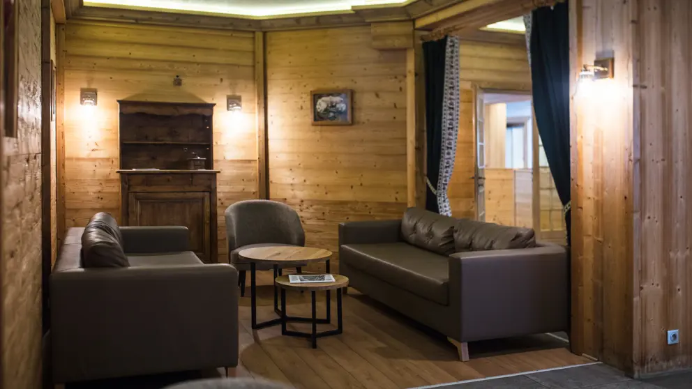 Hotel Alpen Roc La Clusaz Reception [5]