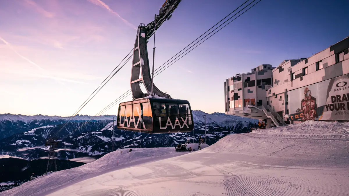 Laax Switzerland LAAX Gondola LAAX Weisse Arena Gruppe Philippruggli (3)