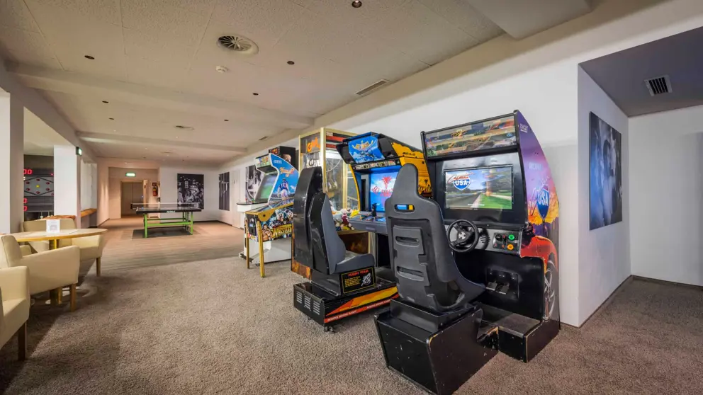 Alpenpark Resort Seefeld Davidjohansson Sports Pub Games Room [5]