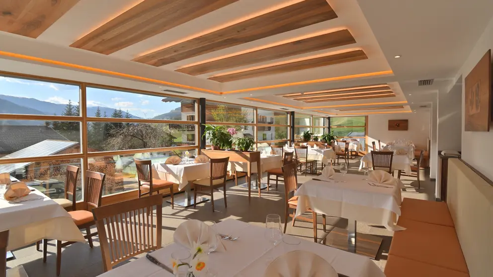 Inghams Italy Dolomites Kronplatz Hotel Monte Paraccia Restaurant [2]