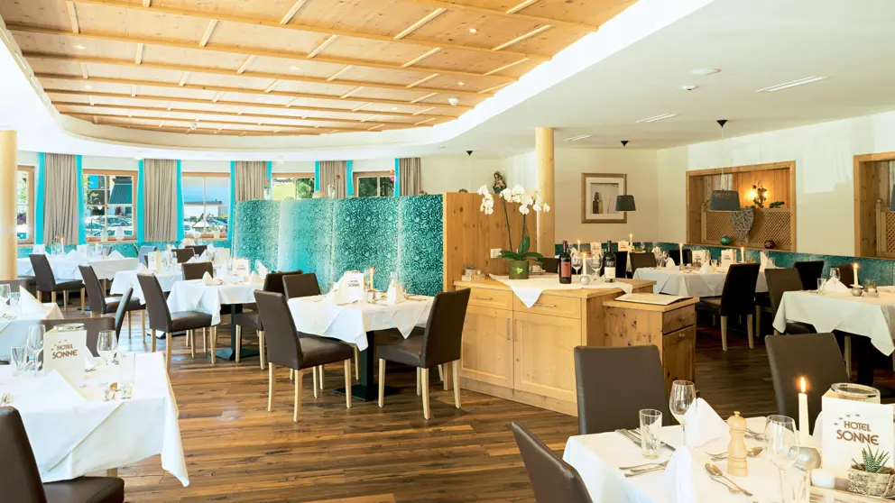 Hotel Sonne Saalbach Dining Room [4]