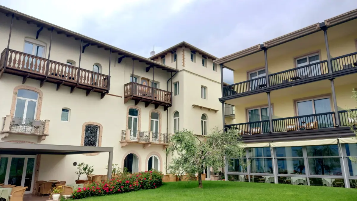 Hotel Bellevue San Lorenzo Malcesine Garden Buildings