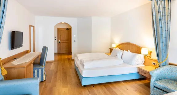 Superior twin bedroom